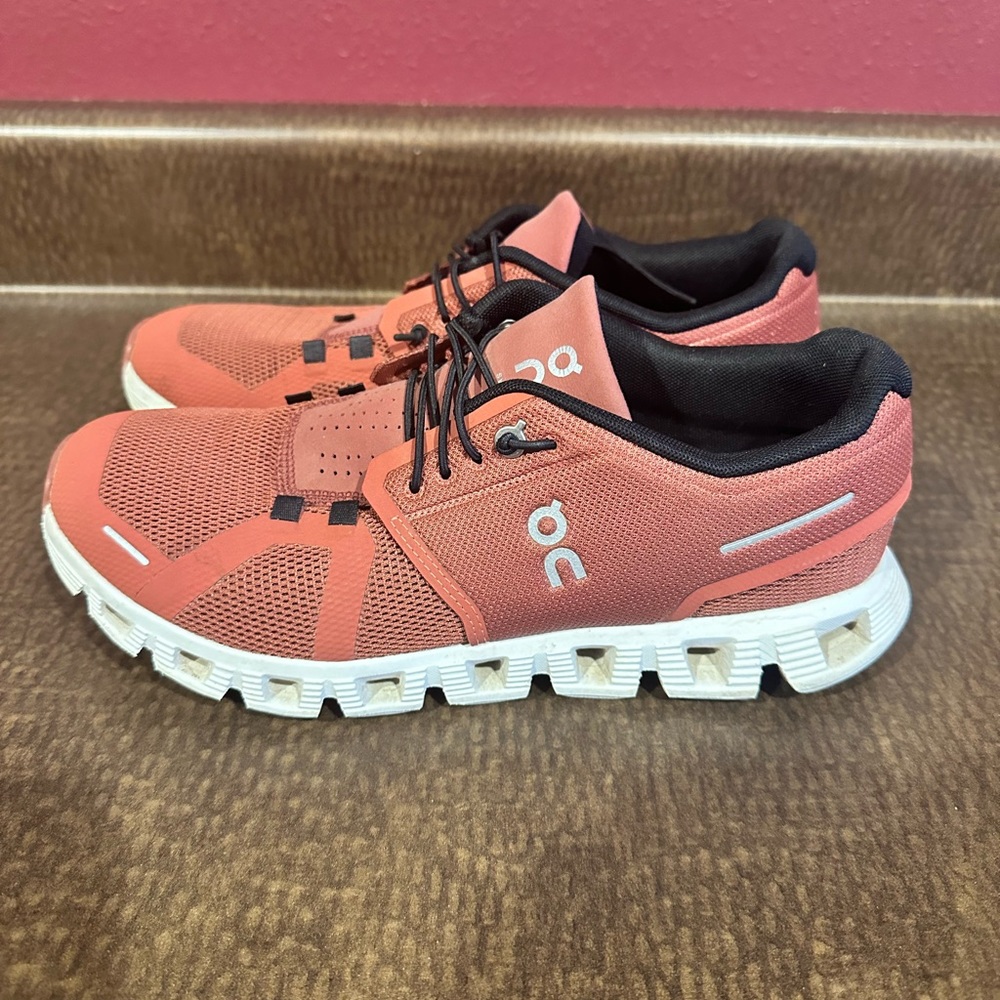 On Cloud 5 Running Rust Size 9